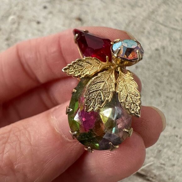 Vintage 1960s Filigree Leaf And Faceted Crystal Clip On Earrings - Picture 4 of 7